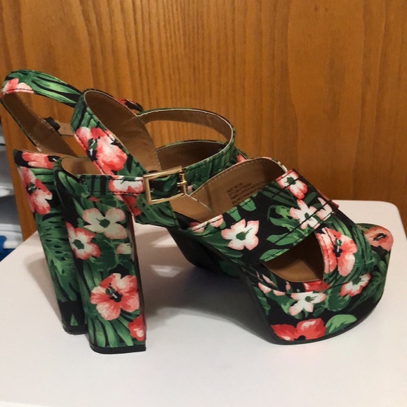 Floral chunky heels - Picture 6 of 7